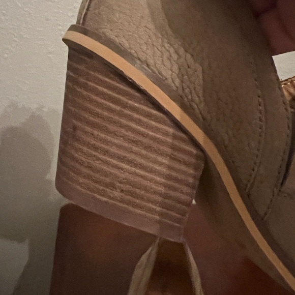 Lucky Brand Women’s Vennia Bootie-Taupe size:7 - Picture 11 of 11